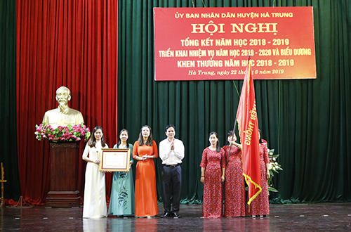 https://hatrung.thanhhoa.gov.vn/portal/Photos/2019-08/e3b8e7d340ee1d2d_MG_8671.JPG
