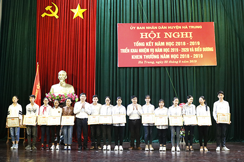 https://hatrung.thanhhoa.gov.vn/portal/Photos/2019-08/f778d8d03bbfd13d_MG_8703.JPG