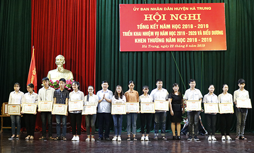 https://hatrung.thanhhoa.gov.vn/portal/Photos/2019-08/4ae987fdccd537dd_MG_8719.JPG
