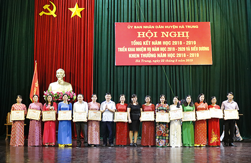 https://hatrung.thanhhoa.gov.vn/portal/Photos/2019-08/75ef1349da23b5dd_MG_8759.JPG