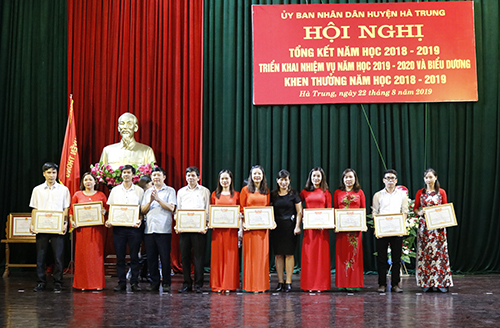 https://hatrung.thanhhoa.gov.vn/portal/Photos/2019-08/1371129ada2cb43d_MG_8795.JPG