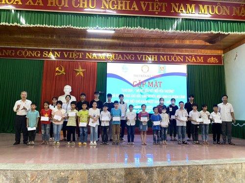 Tặng quà lấy.jpg